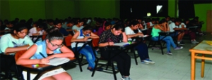 Estudiantes rinden segundo examen del Ciclo Extraordinario 2015–2016